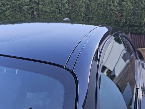 Viele Fahrzeuge besitzen keine sichtbare Reling, sondern sogenannte Fixpunkte unter Abdeckungen. 👉 Fazit: Geeignet für Dachzeltmontage, aber nur mit passenden Systemen.